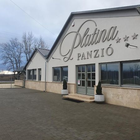 Platina Panzio*** Bed & Breakfast Ujhartyan Exterior photo