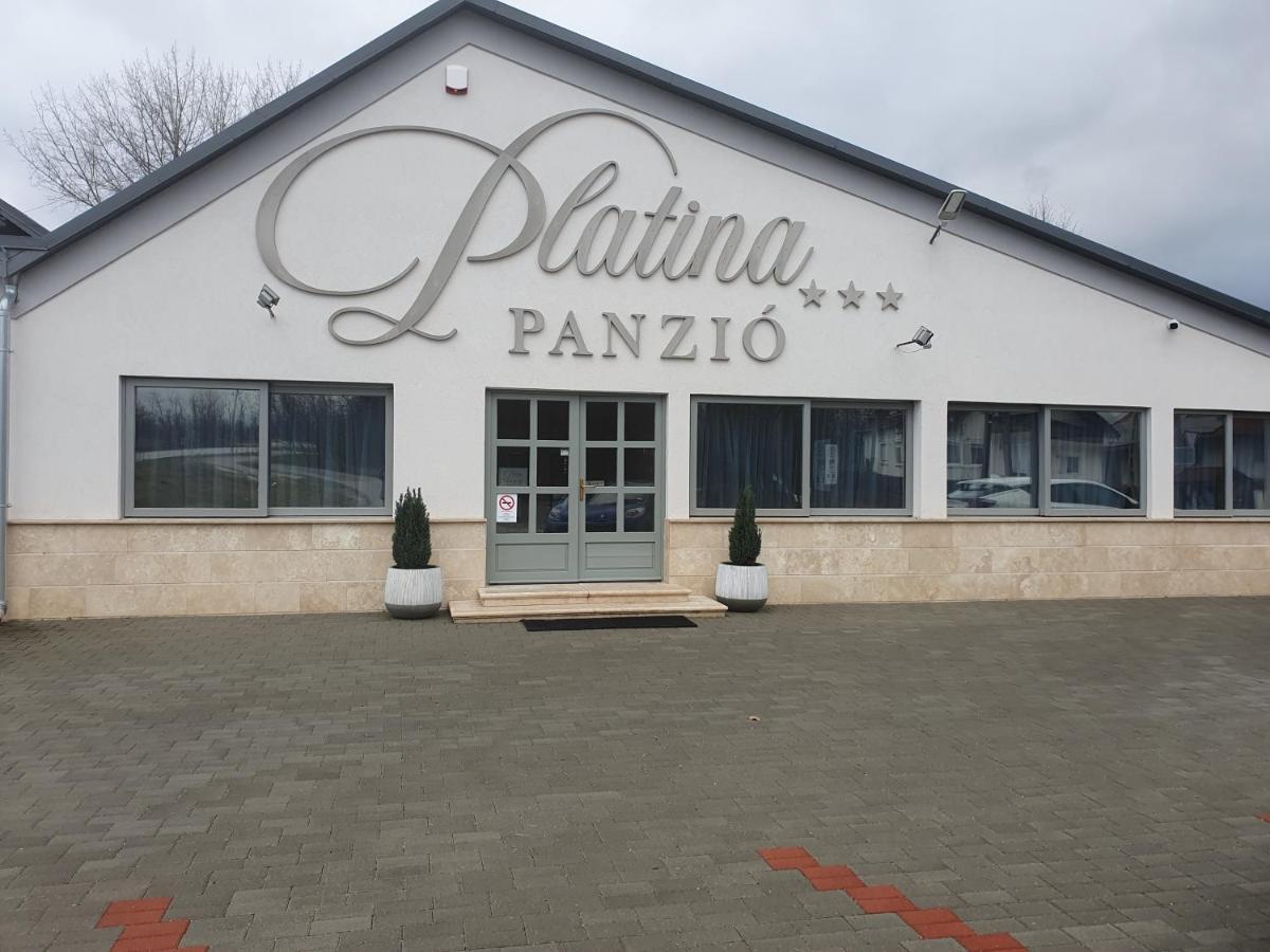 Platina Panzio*** Bed & Breakfast Ujhartyan Exterior photo