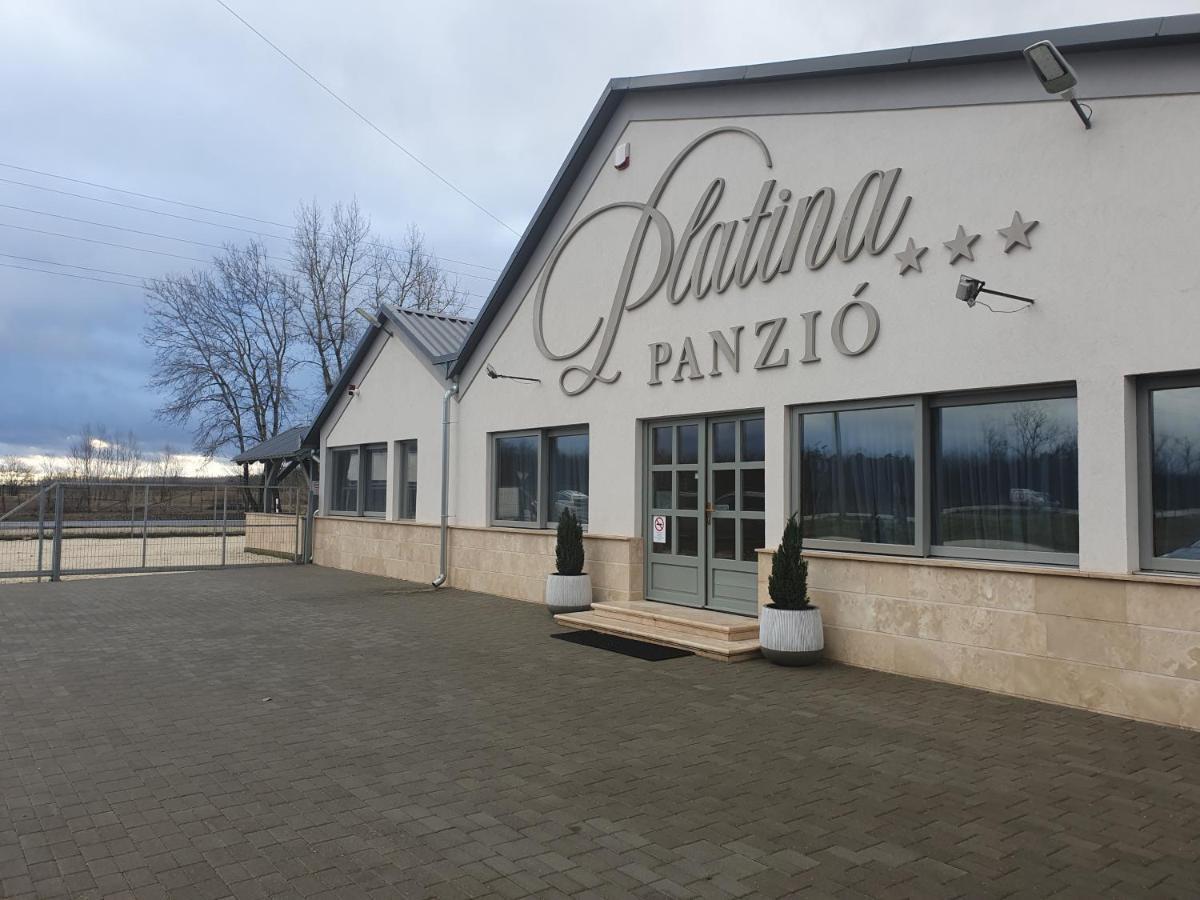 Platina Panzio*** Bed & Breakfast Ujhartyan Exterior photo