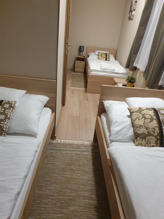 Platina Panzio*** Bed & Breakfast Ujhartyan Exterior photo
