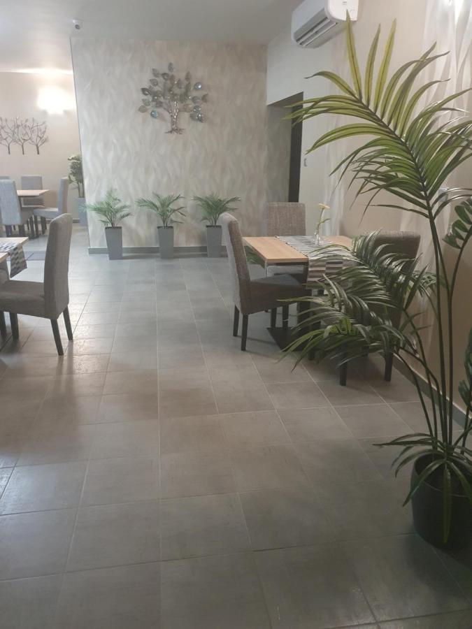 Platina Panzio*** Bed & Breakfast Ujhartyan Exterior photo